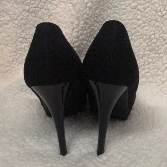 Size 8 1/2 black platform heel - Picture 3 of 3
